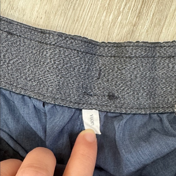 Vuori Mens Banks shorts sky grey linen texture active - Picture 7 of 9